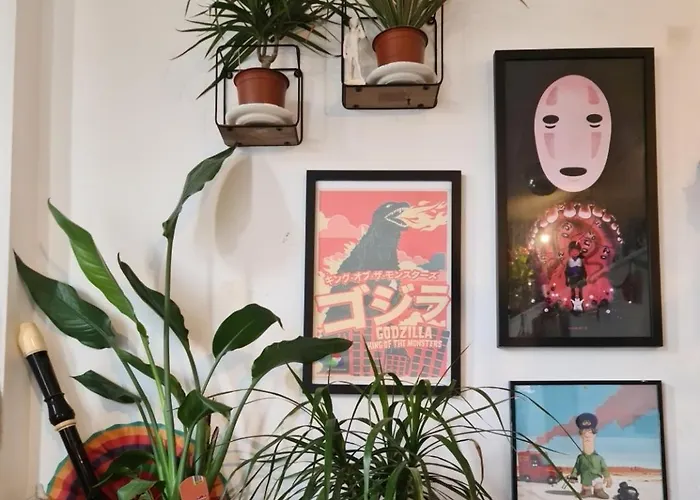 Bright, Roomy, Colourful Flat In Brighton