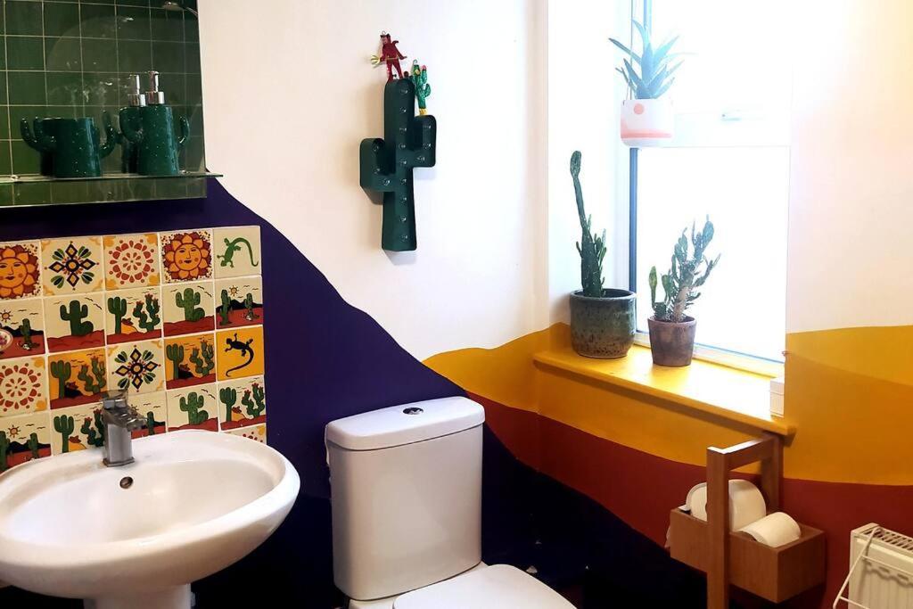 Apartment Bright, Roomy, Colourful Flat In *