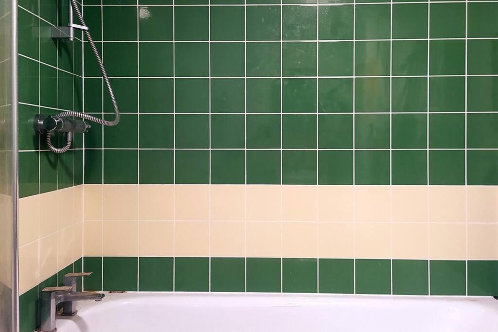 Bright, Roomy, Colourful Flat In * Brighton