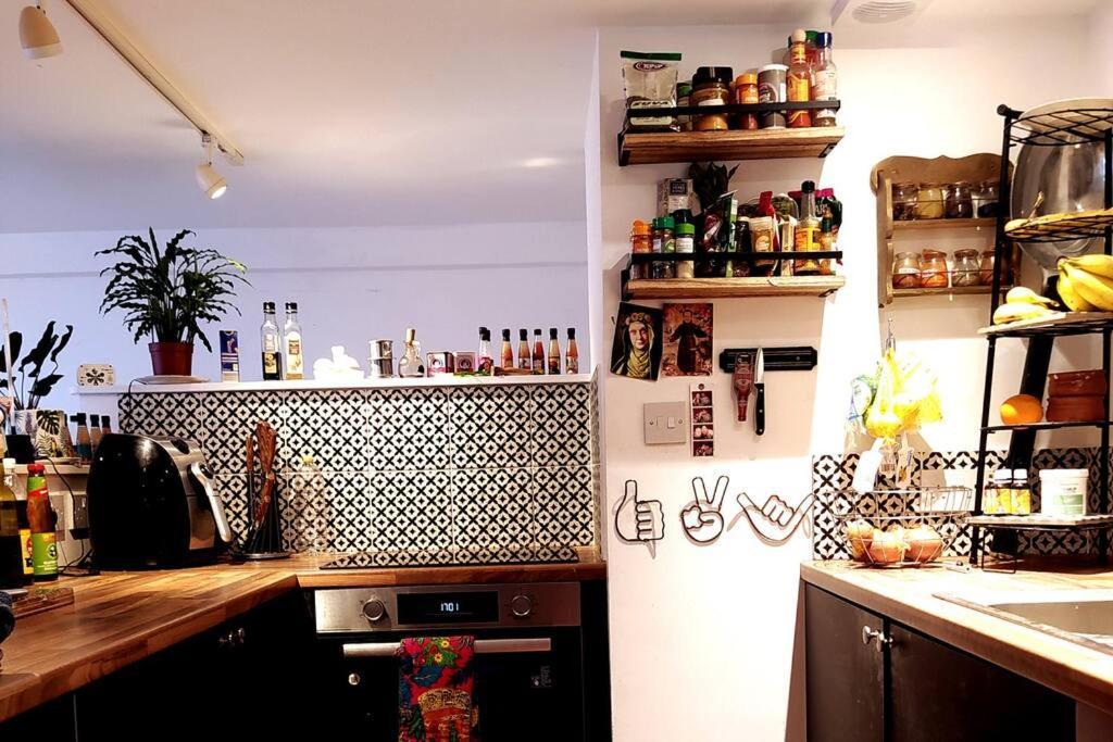 Bright, Roomy, Colourful Flat In *