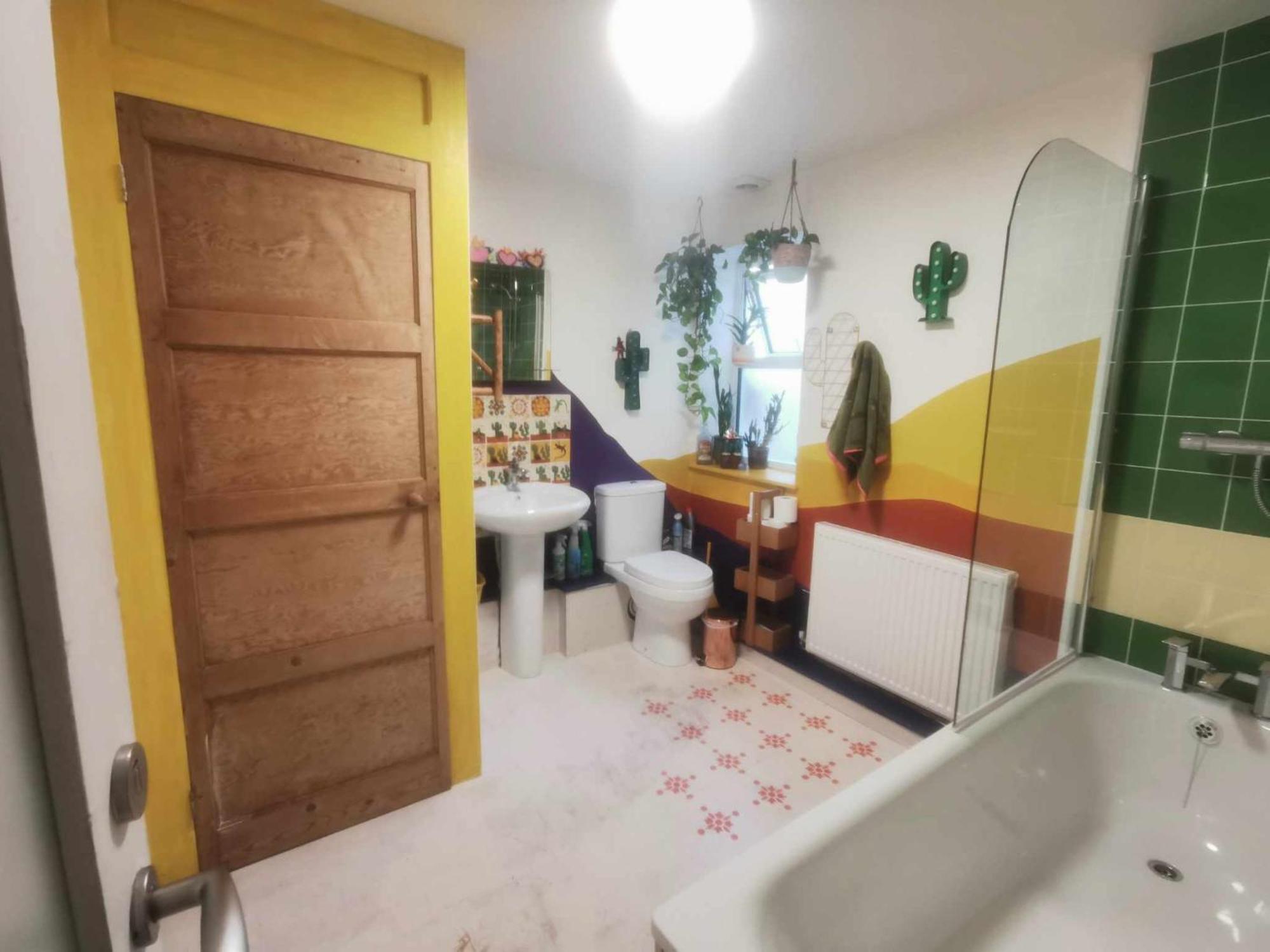 Bright, Roomy, Colourful Flat In